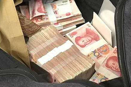 逾期未还欠款，被告缺席庭审将面临何种后果？